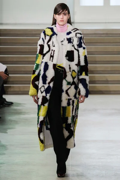 Look 7